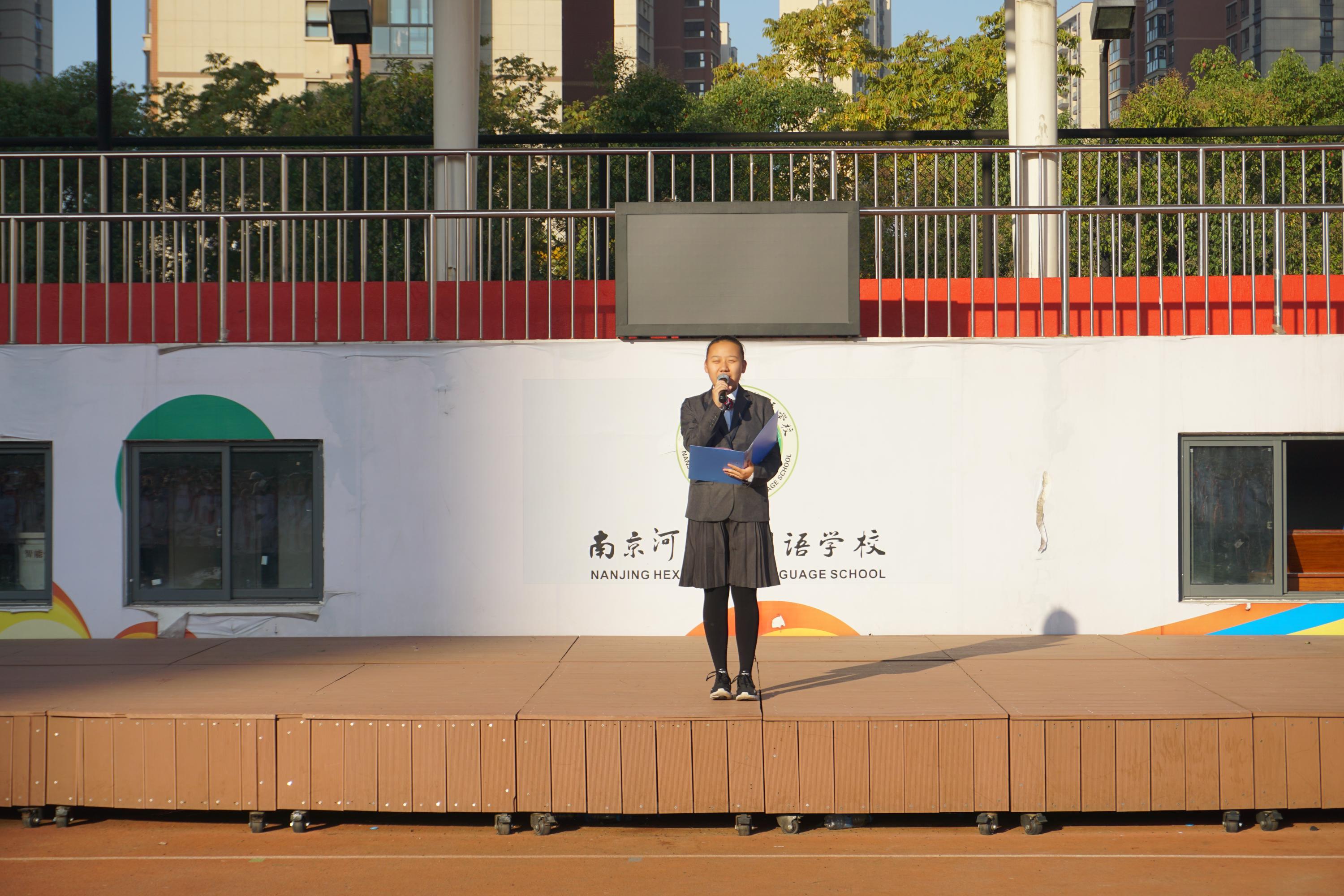 图四黑衣男孩.jpg
