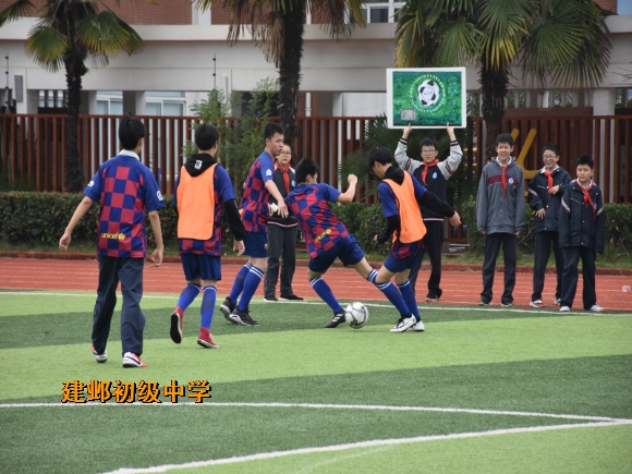 附件：精彩瞬间-8（5）班 VS 8（4）班2.jpg
