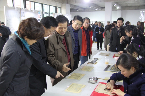附件：参观非遗项目展示区1.JPG