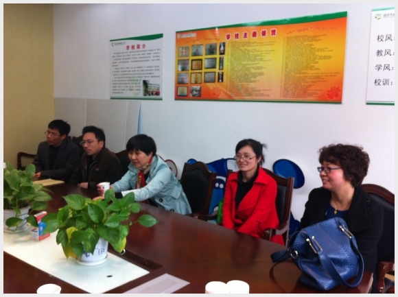 附件：古柏中心小学的来访老师们座谈.JPG
