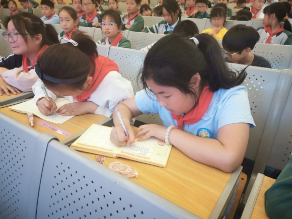 附件：2023-05-10法治副校长未成年人保护法讲座照片 (7).jpg