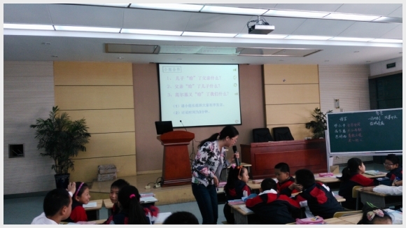 附件:吴义霞老师上课.jpg 附件:吴义霞老师上课.jpg