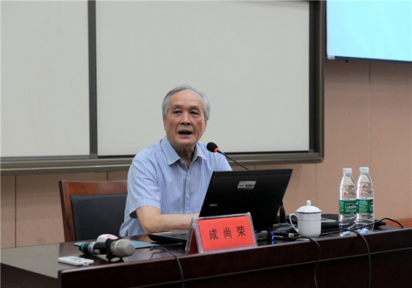 附件：国家督学 成尚荣先生发表 《青春与青春的对话》讲座.jpg
