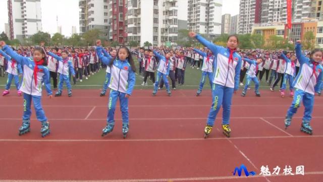 附件:操场表演2.jpg 附件:操场表演2.jpg