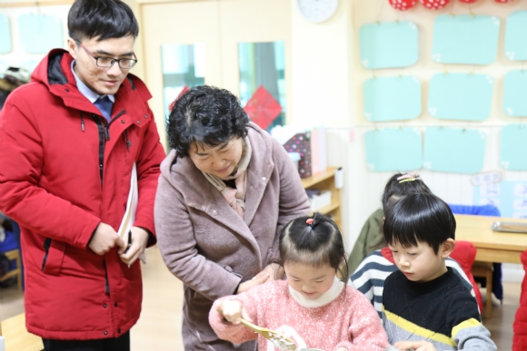 附件:班级进餐.JPG 附件:班级进餐.JPG
