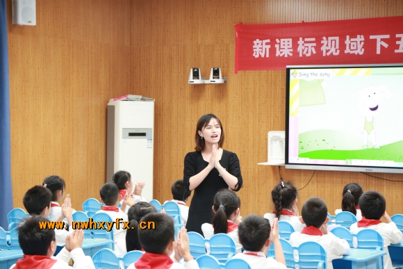 附件：窦莹老师上课.JPG