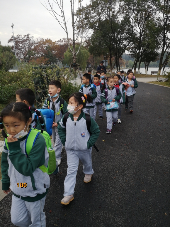 附件：8A98010086D7603550F595D29080594F.png