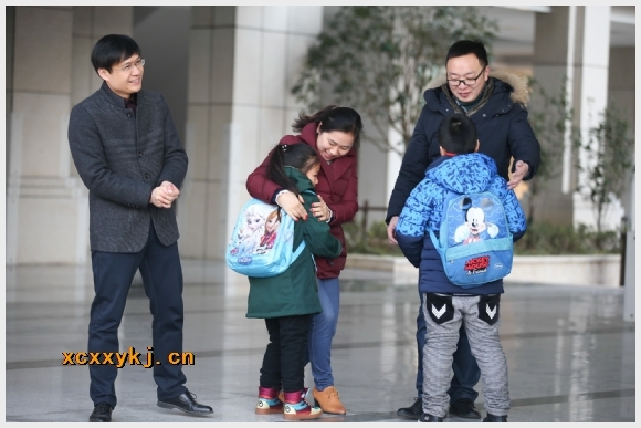 附件：孩子，让老师抱抱你！.JPG