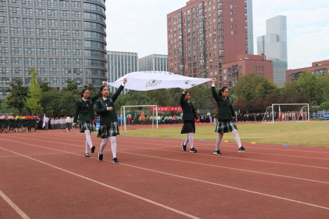 1571710545179068205.jpg 3迎校旗.jpg