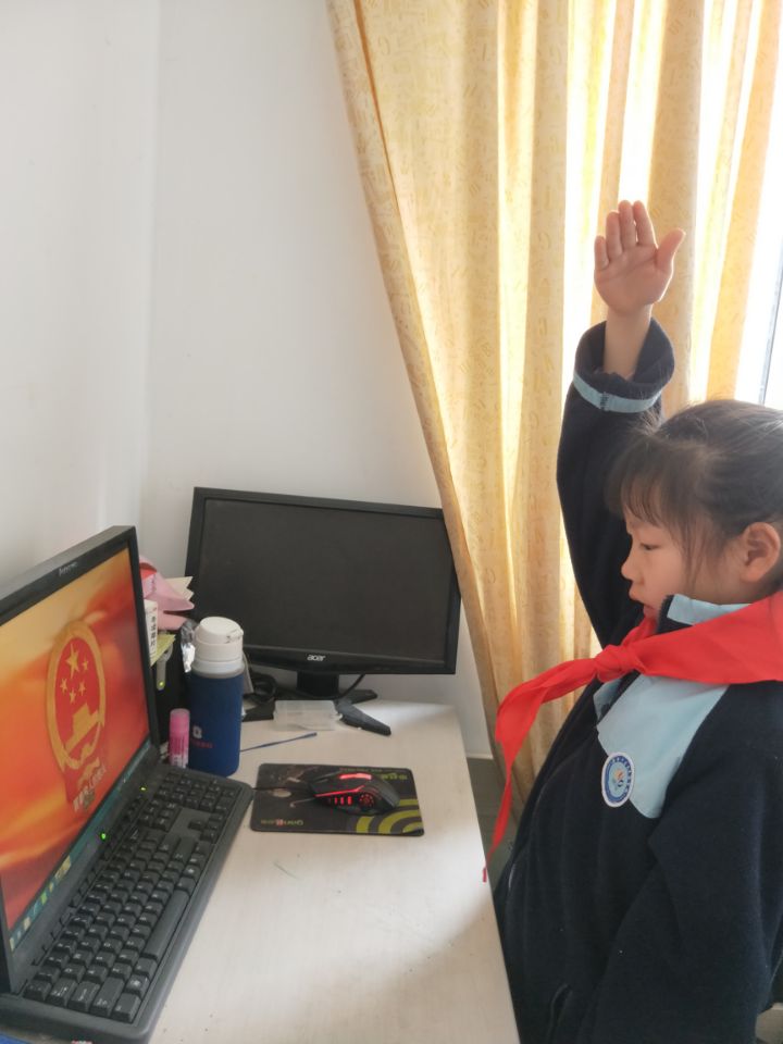 向上升旗仪式.jpg