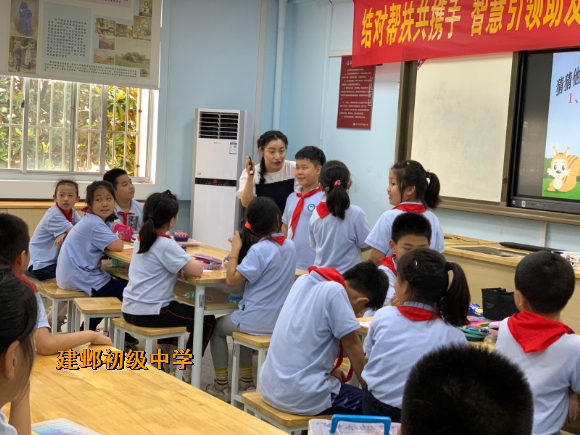附件:张舒文老师主题班会.jpg 附件:张舒文老师主题班会.jpg