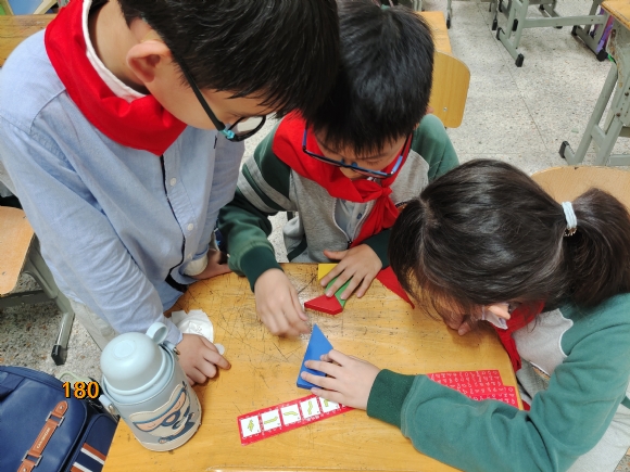 附件：兴趣小组-T字板.jpg