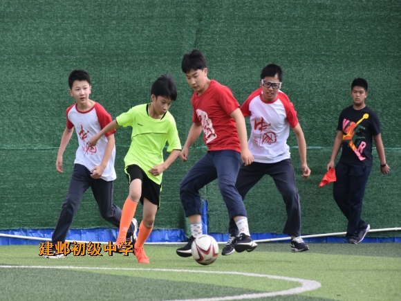 附件：精彩瞬间-8（1）班 VS 8（6）班1.jpg