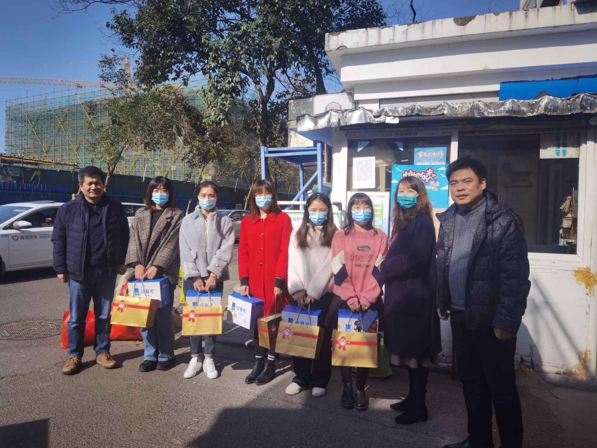 1614210476391006967.jpg 走访慰问1.jpg