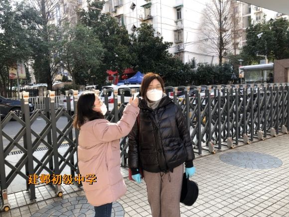 附件:校园封闭管理,严控人员出入 (1).jpg 附件:校园封闭管理,严控人员出入 (1).jpg