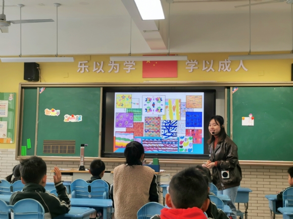 附件：赵灵芝老师执教《新花布 新衣服》.JPG