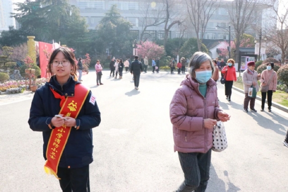 附件：雷锋1.jpg