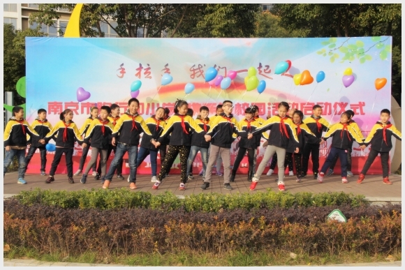 附件：4、四4班表演.jpg