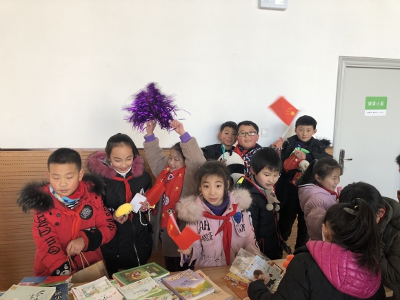 附件:红十字义卖1.JPG 附件:红十字义卖1.JPG