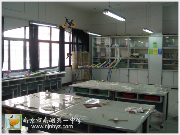 南湖一中科技创新室.jpg