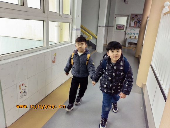 附件：背１.jpg