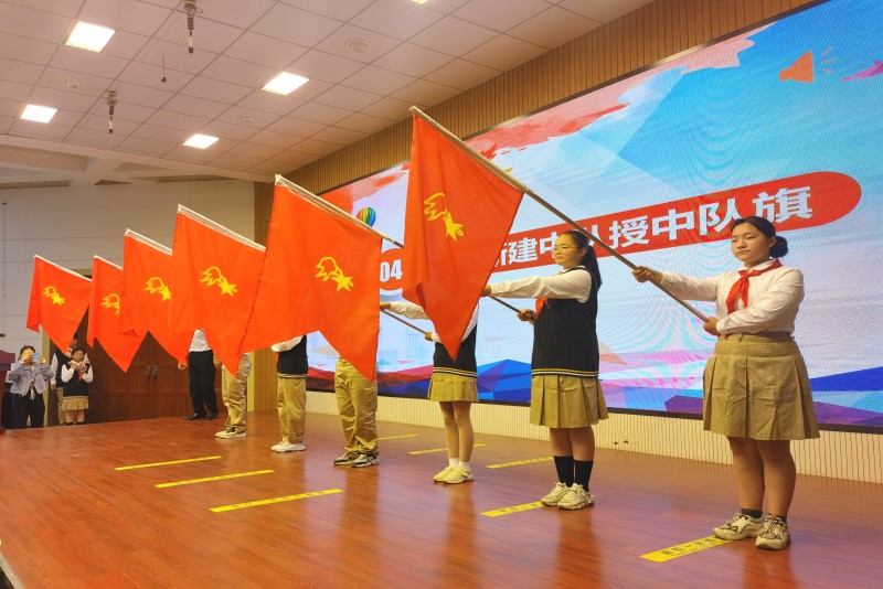 20220929180237028.jpg 3-1中队长执队旗.jpg