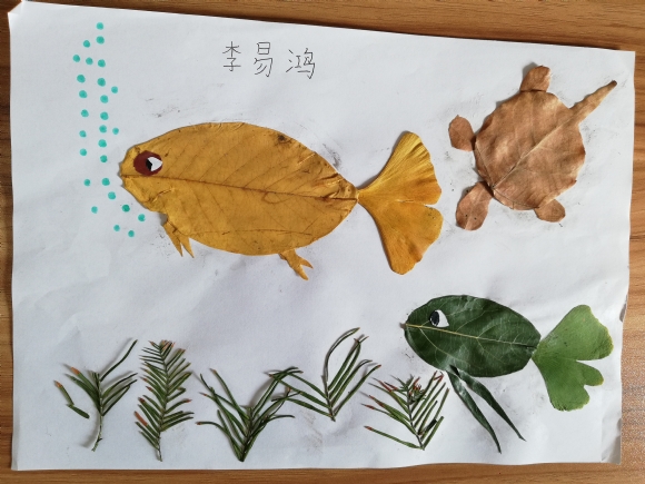 附件：李易鸿作品——三个小伙伴.jpg