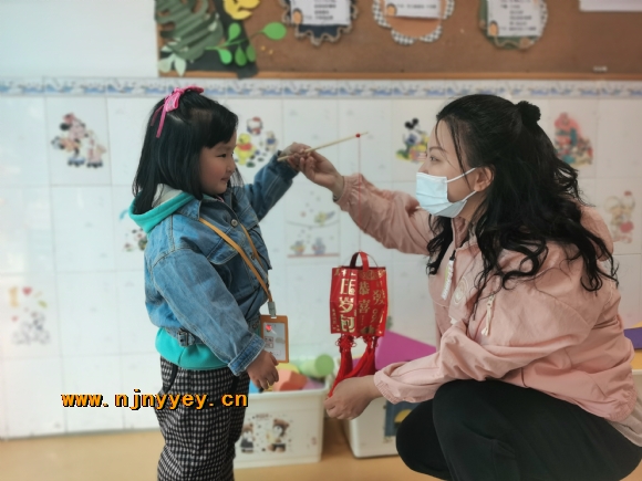 附件：南苑幼儿园：温暖的抱抱3.jpg