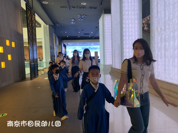 附件：大一班进场 (2).jpg