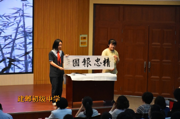 附件:7书法表演33.jpg 附件:7书法表演33.jpg