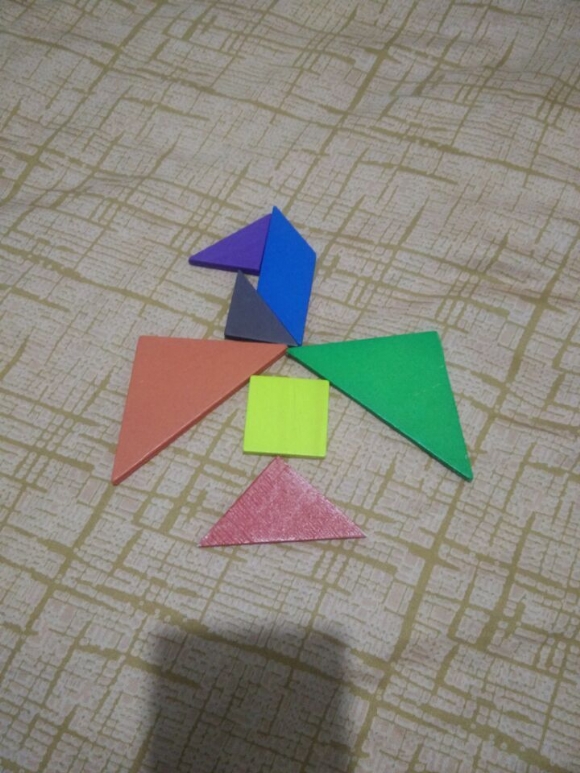 附件：鏈夎叮鐨勪竷宸ф澘.jpg