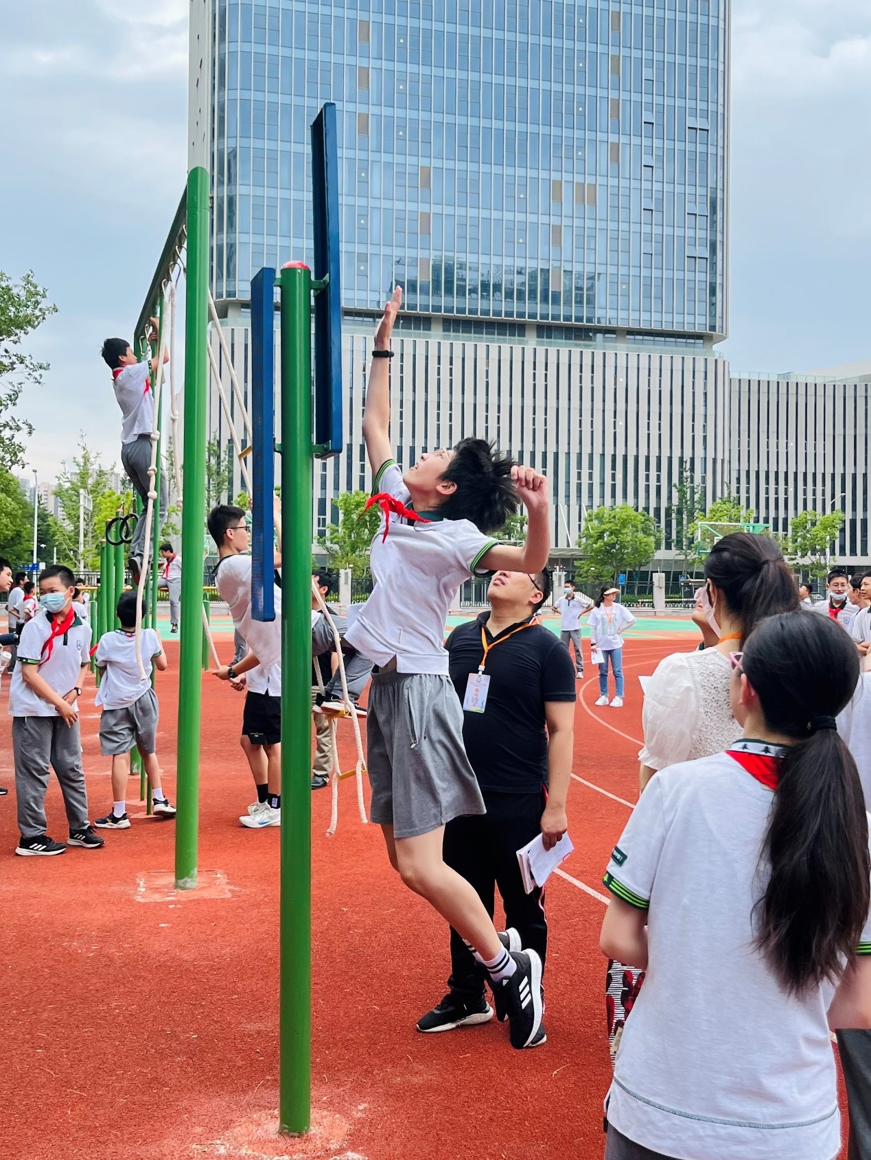 1656208499857087808.jpg 摸高.jpg