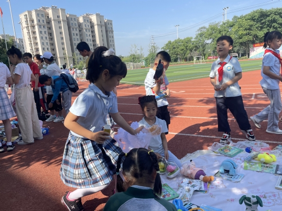 附件：义卖2 (3).JPG