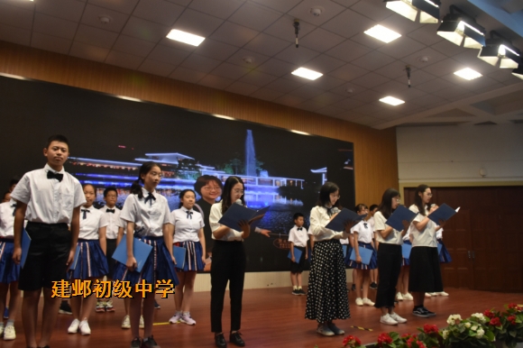 附件:1诗朗诵《教师颂》 (3).jpg 附件:1诗朗诵《教师颂》 (3).jpg
