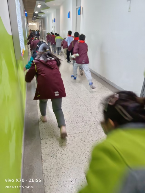 附件：2023-11-15室外疏散演练 (23).jpg