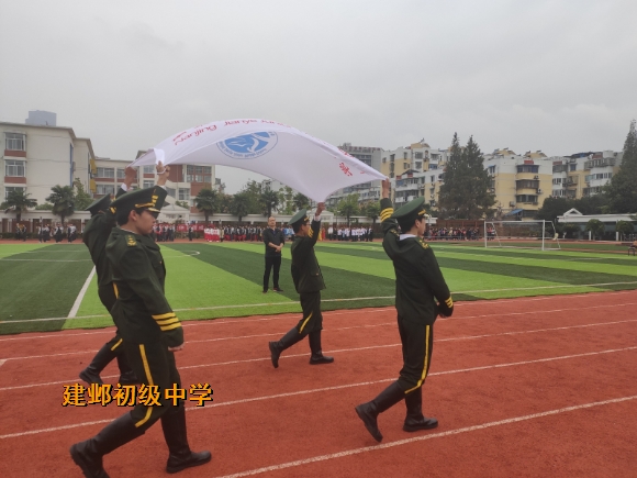 附件:校旗方阵.jpg 附件:校旗方阵.jpg