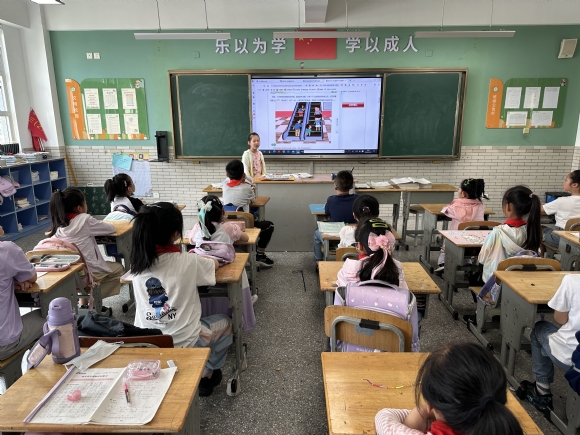 附件：安全乘坐电梯 (2).jpg