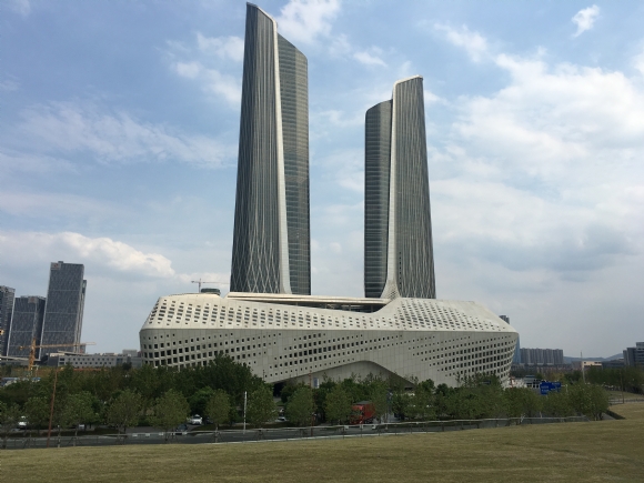 附件：成长的建邺江东门小学二年级（4）班赵子旭摄于奥体.JPG.JPG