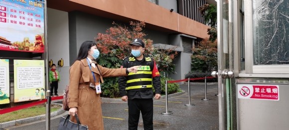 附件:1校门口.jpg 附件:1校门口.jpg