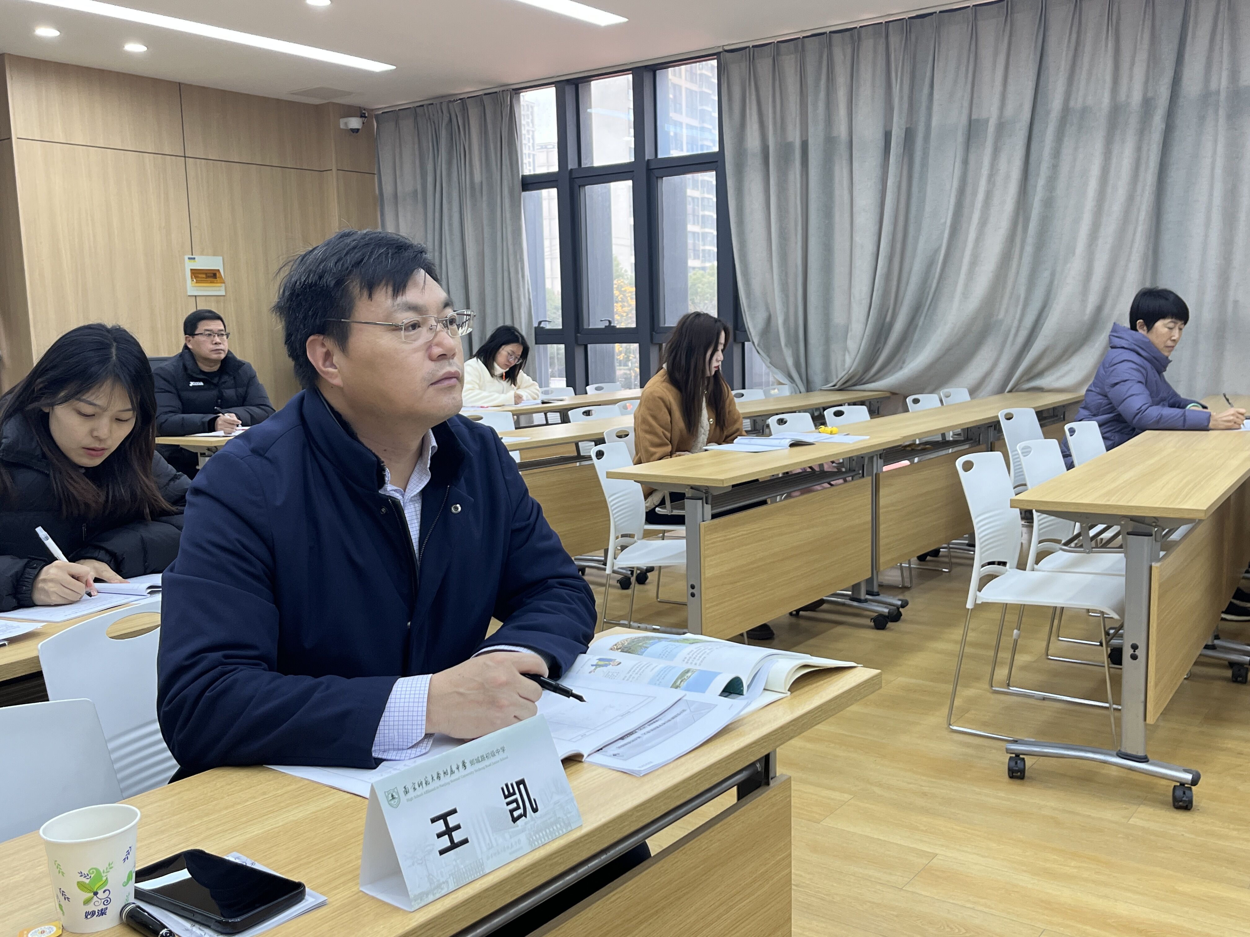 1702433497834049993.jpg 听课.jpg