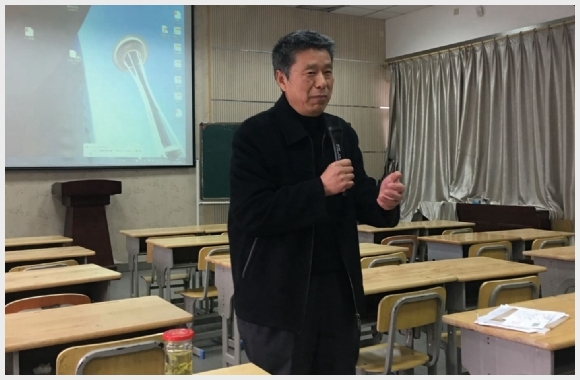附件：主编.jpg