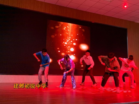 附件:2舞蹈《Modern dance》.jpg 附件:2舞蹈《Modern dance》.jpg