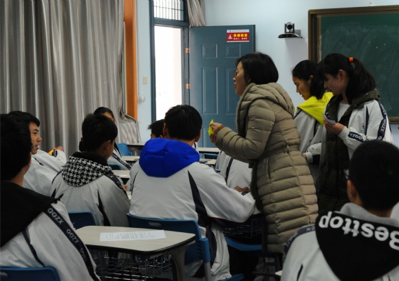 附件:邹上课1.jpg 附件:邹上课1.jpg