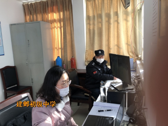 附件:校园封闭管理,严控人员出入 (2).jpg 附件:校园封闭管理,严控人员出入 (2).jpg