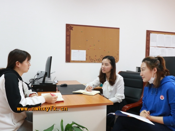 附件：美术教研活动.JPG