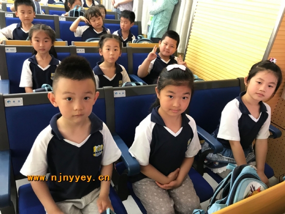 附件：宽敞的大教室1.jpg