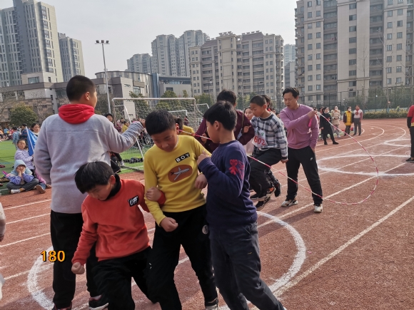 附件：三人长绳.jpg