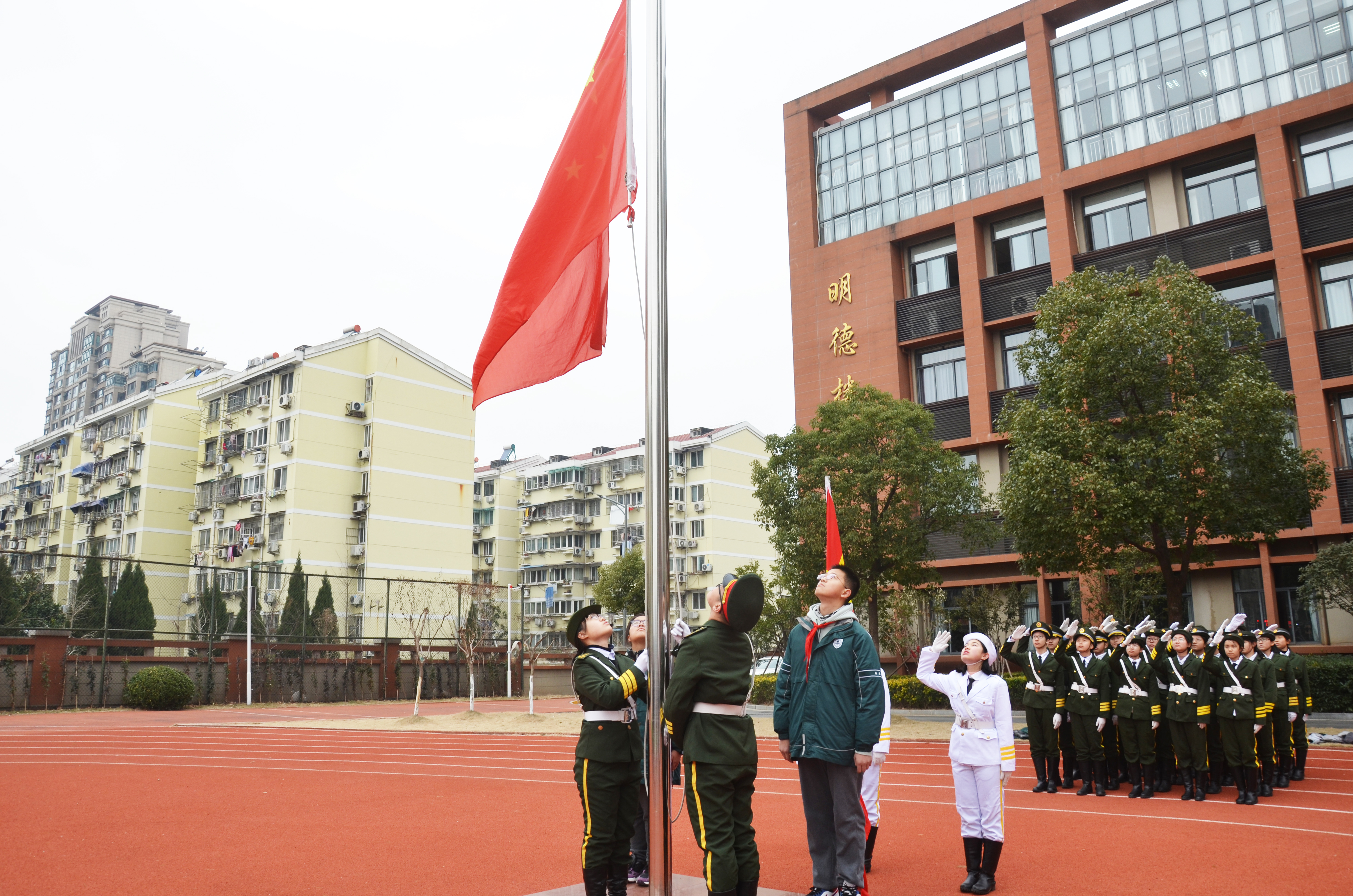 1609815897745071708.jpg 升旗.jpg