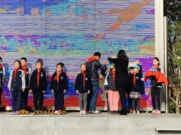 附件：五2中队国旗下汇报IMG_3247(20191111-082515).JPG