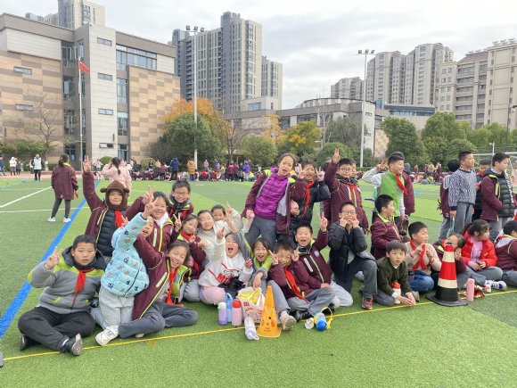 附件：EEB6E82E39A3E5B56595D63A5B97A314.png
